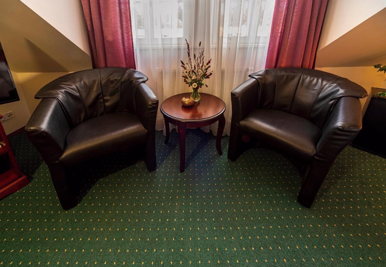 Zamecky Hotel Metternich Velka Hledsebe Bagian luar foto