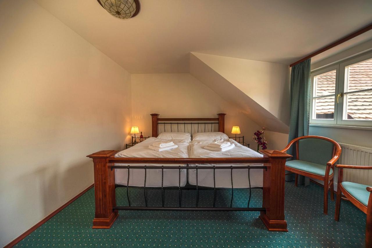 Zamecky Hotel Metternich Velka Hledsebe Bagian luar foto