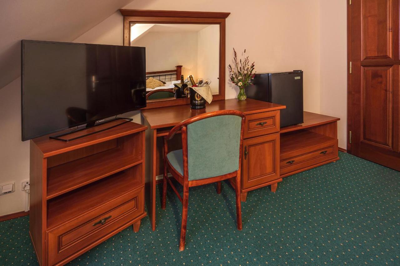 Zamecky Hotel Metternich Velka Hledsebe Bagian luar foto