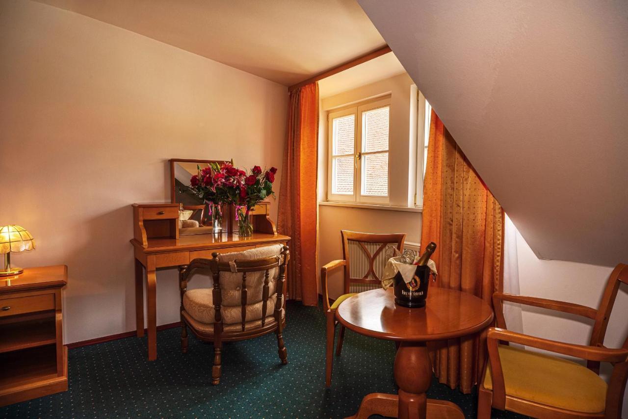 Zamecky Hotel Metternich Velka Hledsebe Bagian luar foto