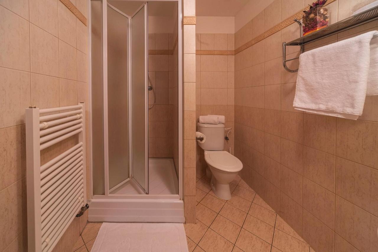 Zamecky Hotel Metternich Velka Hledsebe Bagian luar foto