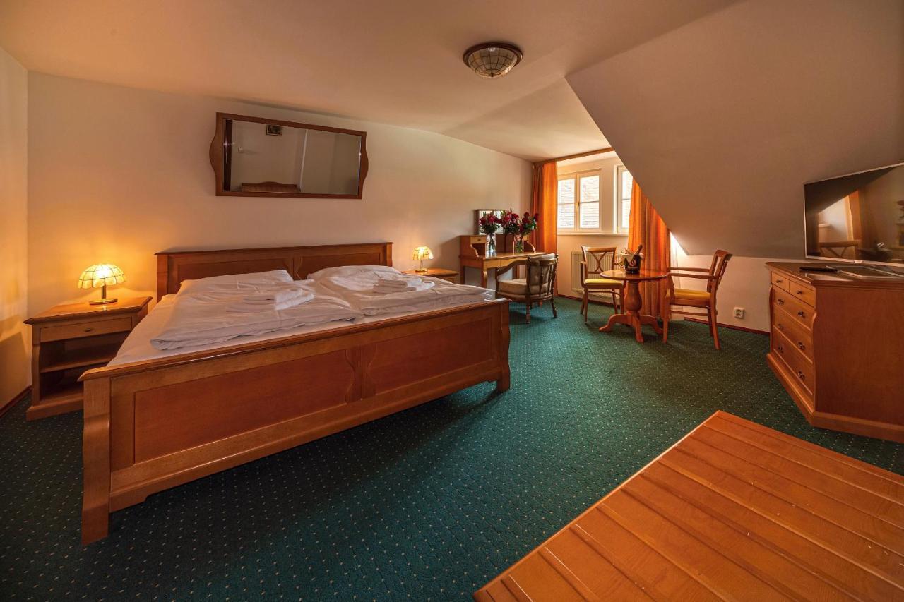 Zamecky Hotel Metternich Velka Hledsebe Bagian luar foto